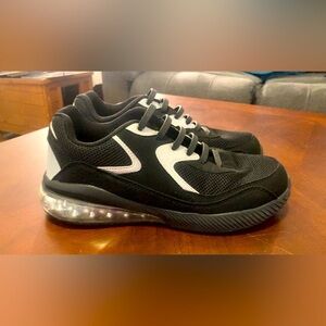 Size 9 ladies tennis shoes by Shaq.